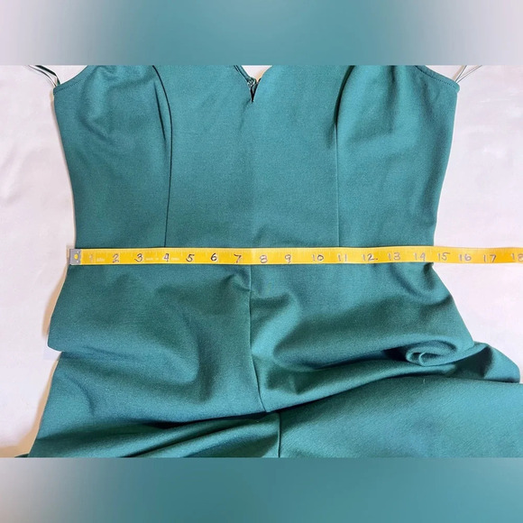 SOCIALITE Teal green scalloped neckline sleeveless jumpsuit size M. - Picture 13 of 14